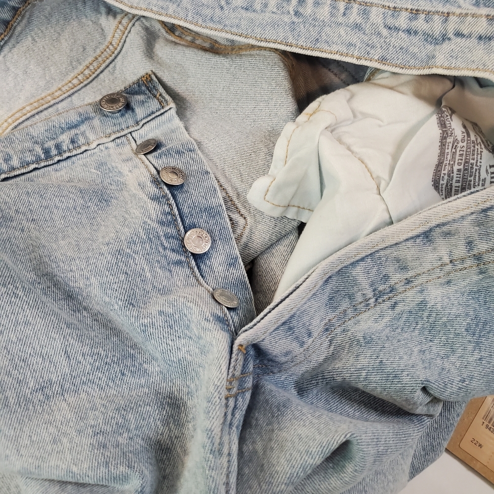 Levi high rise shorts - Picture 10 of 10